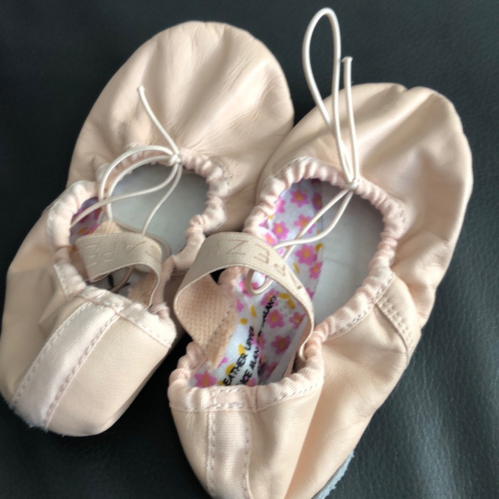 Leather pink ballet slippers